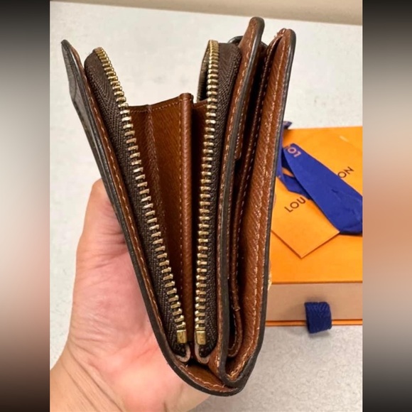 Louis Vuitton wallet - Picture 2 of 16